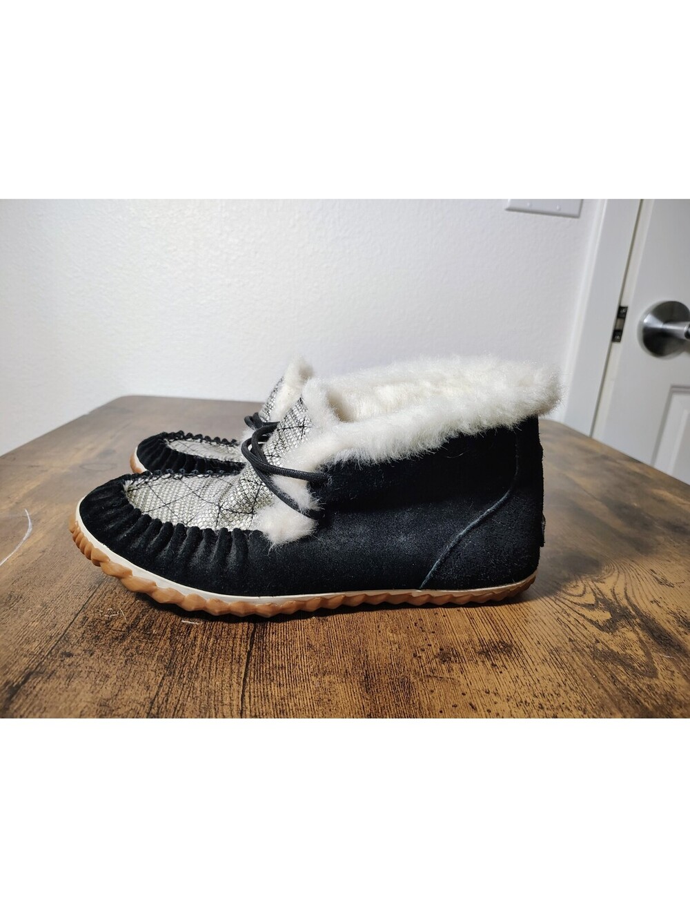 Sorel Out N About Moc Slippers Black Suede Faux Fur Moccasin Womens 9.5 NL2355-0 - Picture 7 of 8